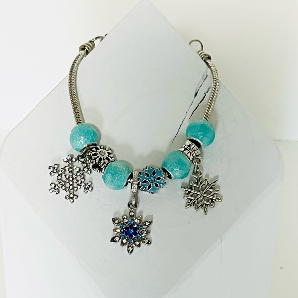 Snowflake Charm Bracelet Holiday Winter Wonderland jewelry Christmas gift - Picture 2 of 6